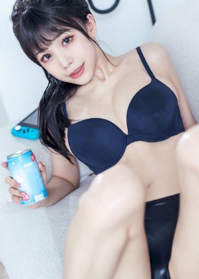 年轻的邻居少妇